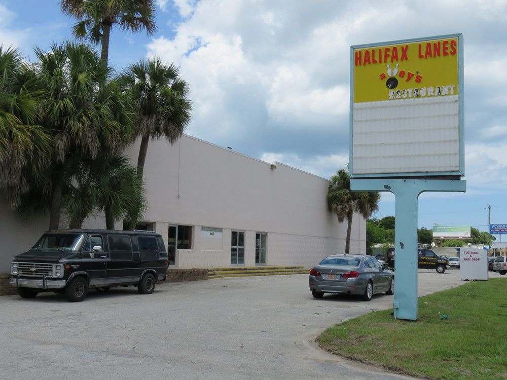 Freestanding Building on Lit Corner: 660 Mason Avenue, Daytona Beach, FL 32117